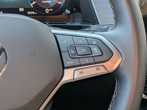 Used 2025 Volkswagen Atlas Cross Sport SE w/ Panoramic Sunroof Package image 17