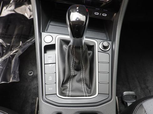 Used 2025 Volkswagen Jetta SE image 12