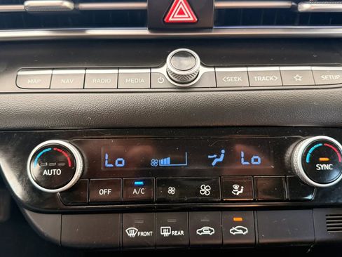 Used 2024 Hyundai Elantra SEL FWD image 24