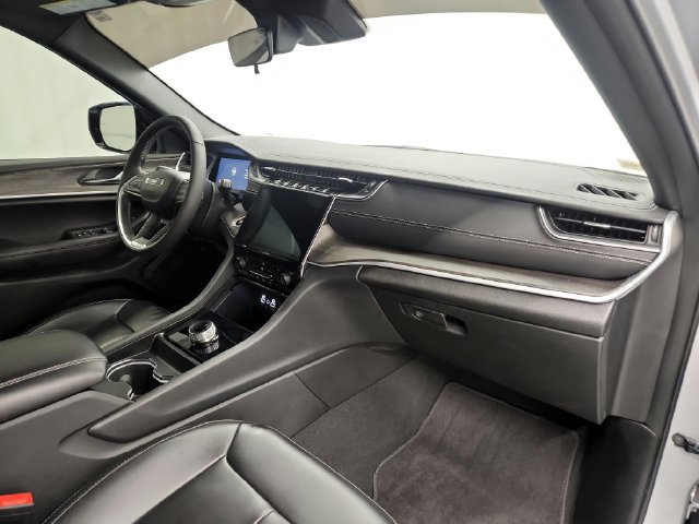 Used 2025 Jeep Grand Cherokee Limited RWD image 20