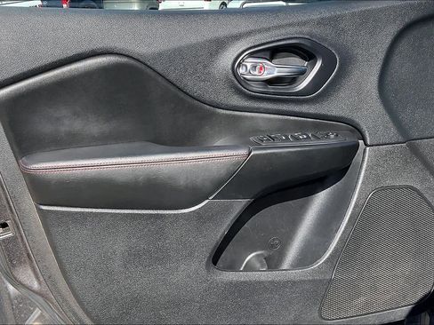 Used 2019 Jeep Cherokee Trailhawk w/ Cold Weather Group image 21