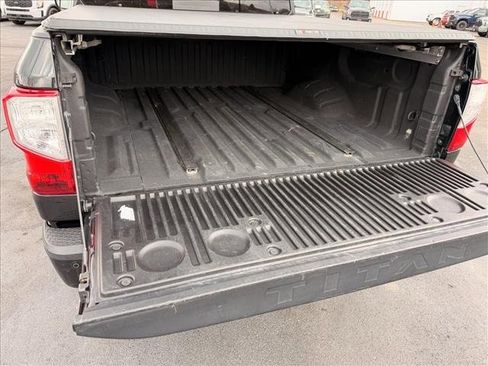 Used 2018 Nissan Titan SV w/ SV Convenience Package image 21