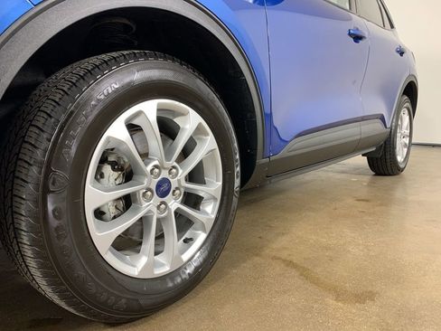 Used 2022 Ford Escape SE image 2