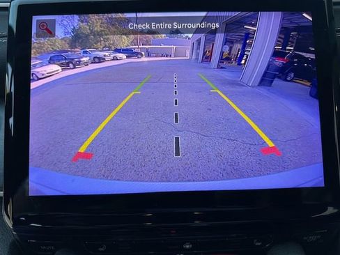 Used 2024 Jeep Grand Cherokee Limited image 23