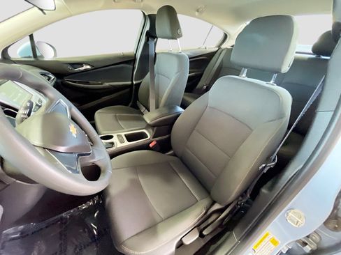 Used 2017 Chevrolet Cruze LS FWD image 12