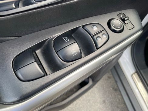 Used 2020 Nissan Kicks SR w/ SR Premium Package FWD image 13