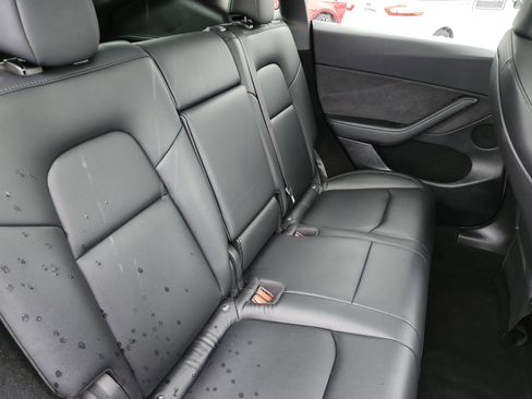 Used 2023 Tesla Model Y Long Range AWD/4WD image 18