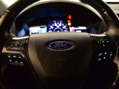 Used 2017 Ford Explorer XLT w/ Equipment Group 202A image 12