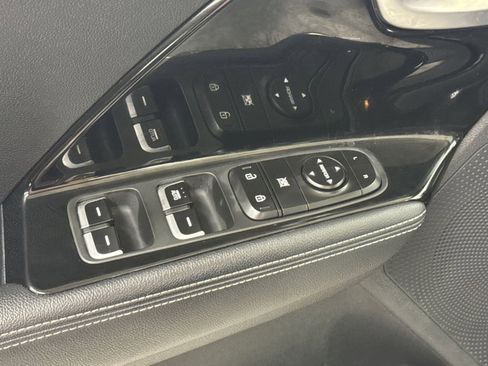 Used 2022 Kia Niro LXS FWD image 27