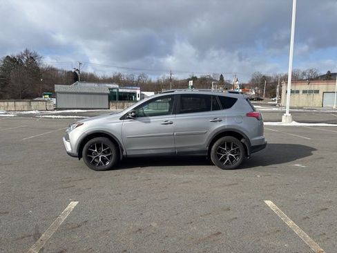 Used 2017 Toyota RAV4 SE image 2