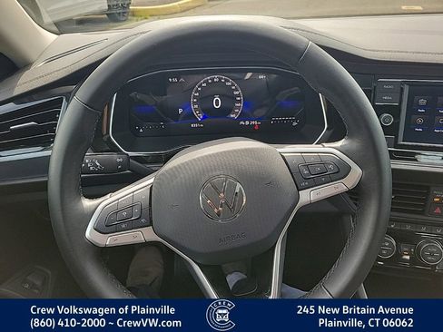 Certified 2023 Volkswagen Jetta SE w/ Panoramic Sunroof Package FWD image 5