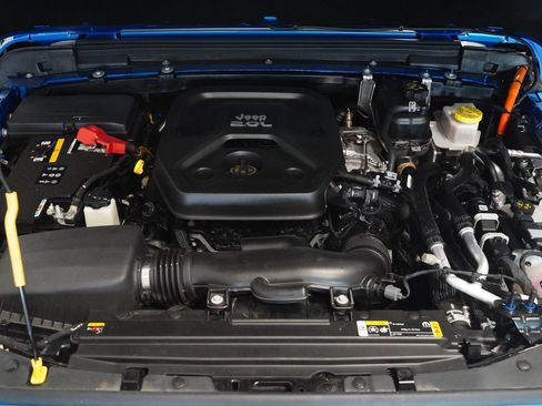 Used 2022 Jeep Wrangler Unlimited Sahara w/ Cold Weather Group image 30