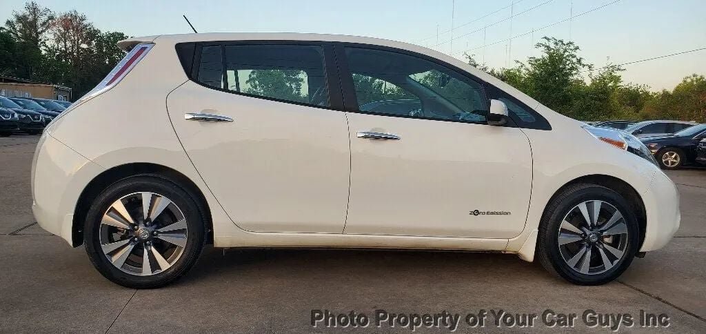 Used 2015 Nissan Leaf SL w/ Premium Package FWD image 8