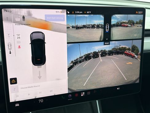 Used 2026 Tesla Model Y AWD image 19