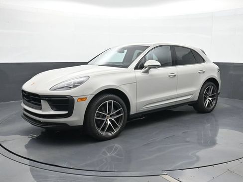 Certified 2024 Porsche Macan AWD/4WD image 1