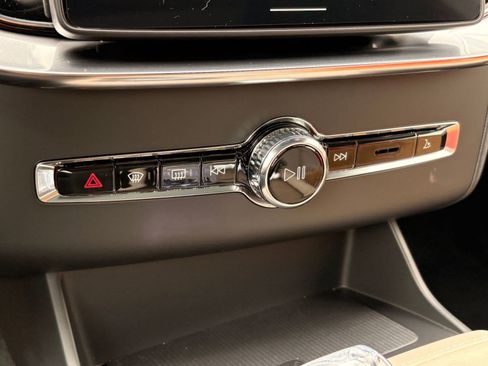 New 2026 Volvo XC90 T8 Plus AWD/4WD image 16