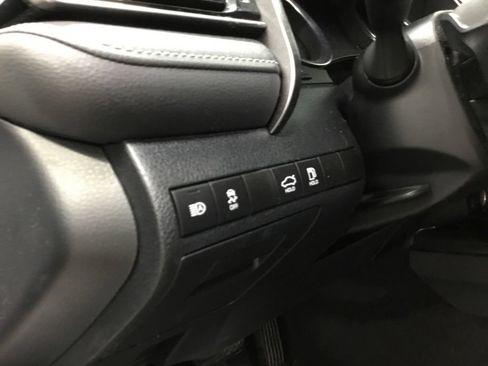 Used 2019 Toyota Camry SE FWD image 8