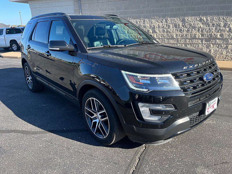 Used 2017 Ford Explorer Sport w/ Equipment Group 401A AWD/4WD image 2