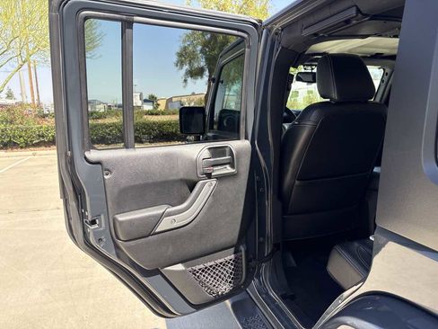 Used 2017 Jeep Wrangler Unlimited Sahara w/ Quick Order Package 24E Chief AWD/4WD image 11