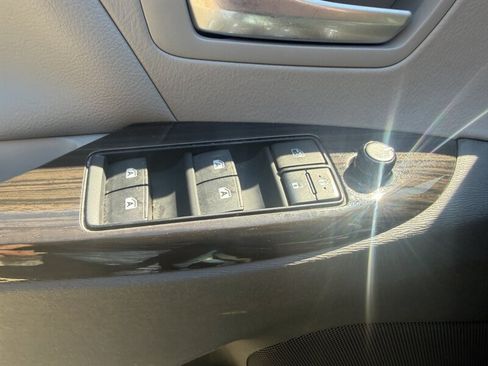 Used 2015 Toyota Sienna XLE Premium AWD/4WD image 33