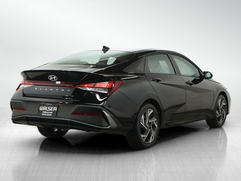 Used 2025 Hyundai Elantra Sport FWD image 5
