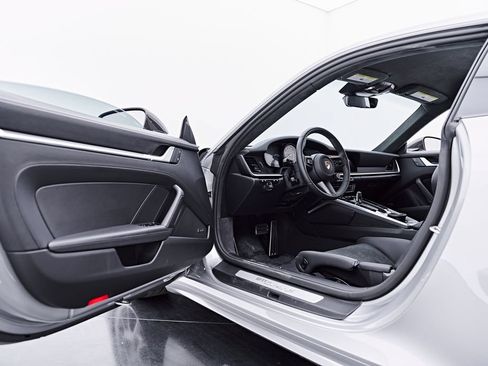 Used 2025 Porsche 911 Turbo S AWD/4WD image 41