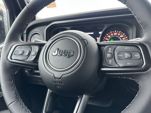 New 2026 Jeep Wrangler Unlimited Rubicon w/ Technology Group image 25