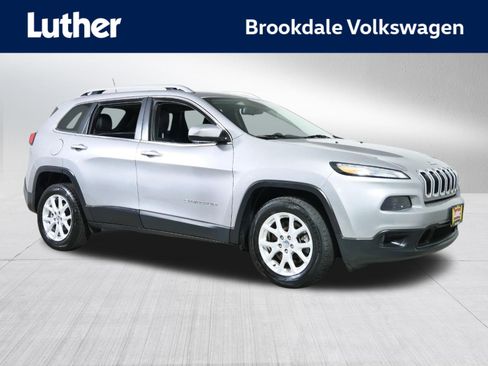 Used 2018 Jeep Cherokee Latitude Plus w/ Cold Weather Group image 1