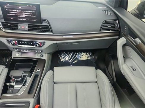 Used 2024 Audi Q5 e Prestige w/ Prestige Package image 39