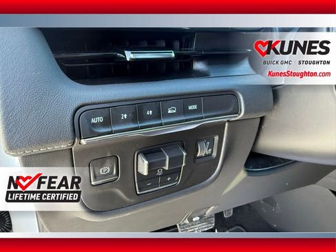 Used 2024 Cadillac Escalade ESV Premium Luxury AWD/4WD image 21