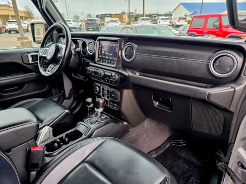Used 2021 Jeep Wrangler Unlimited Sahara w/ Cold Weather Group image 9