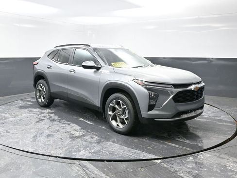 New 2026 Chevrolet Trax LT image 3