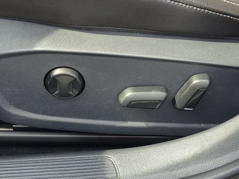 Used 2023 Volkswagen Jetta SE w/ Panoramic Sunroof Package FWD image 17