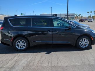 Used 2023 Chrysler Pacifica Touring-L FWD video 4