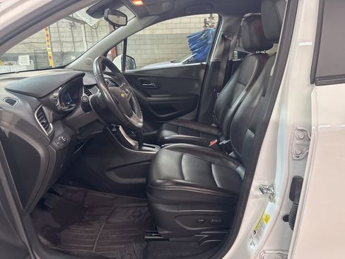 Used 2022 Chevrolet Trax LT w/ Premium Seat Package image 10
