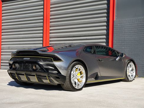 Used 2020 Lamborghini Huracan EVO image 12