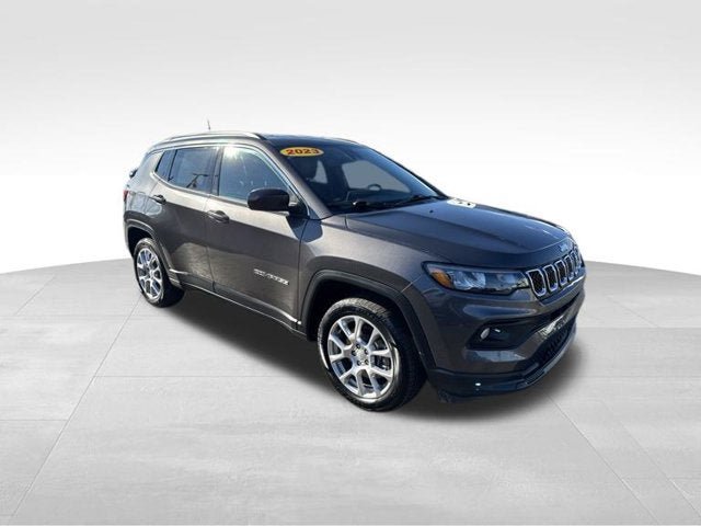 Used 2023 Jeep Compass Latitude AWD/4WD image 3