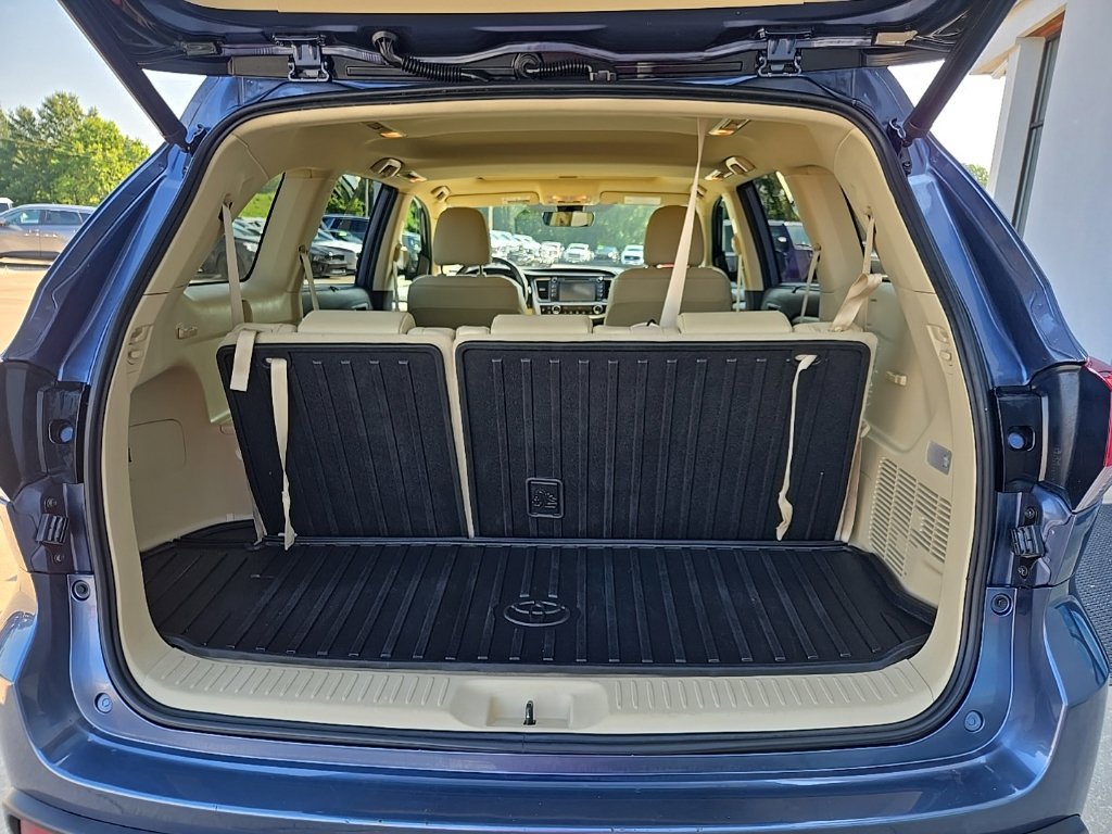 Used 2019 Toyota Highlander XLE FWD image 96