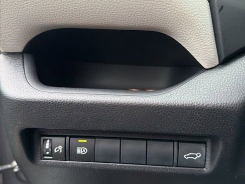 Used 2020 Toyota RAV4 XLE Premium image 17