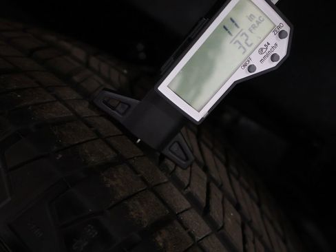 Used 2024 Toyota Tacoma TRD Sport AWD/4WD image 32