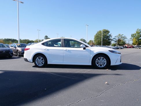 Used 2025 Toyota Camry LE image 1