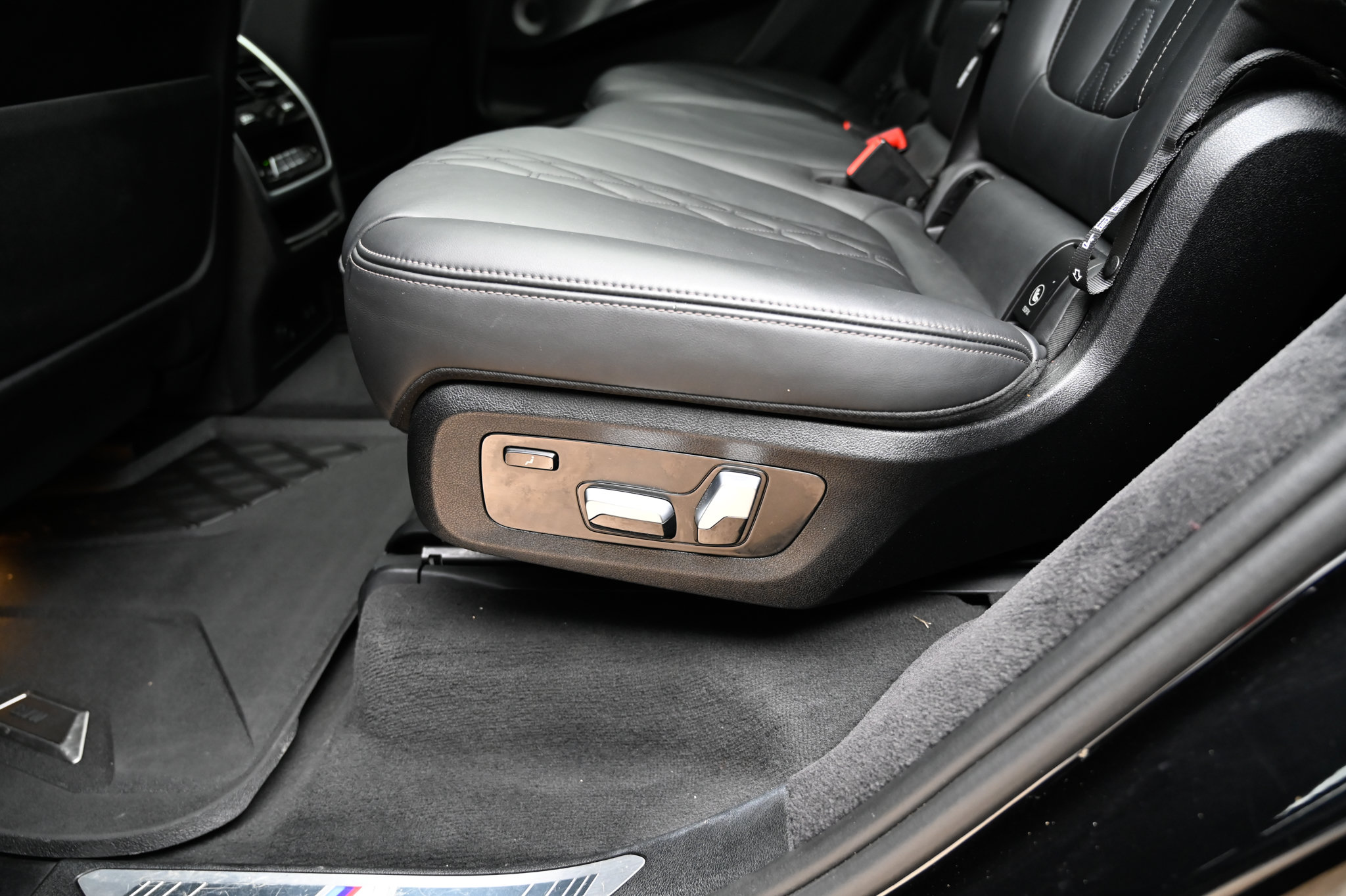 Used 2024 BMW X7 M60i w/ Executive Package AWD/4WD image 42
