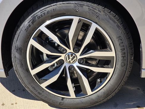 New 2026 Volkswagen Jetta SE FWD image 9