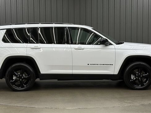 Used 2024 Jeep Grand Cherokee L Altitude AWD/4WD image 6