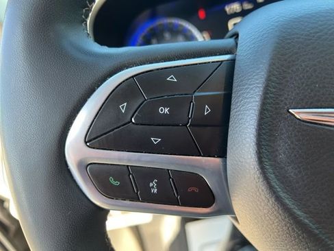 Certified 2023 Chrysler Pacifica Touring-L image 20