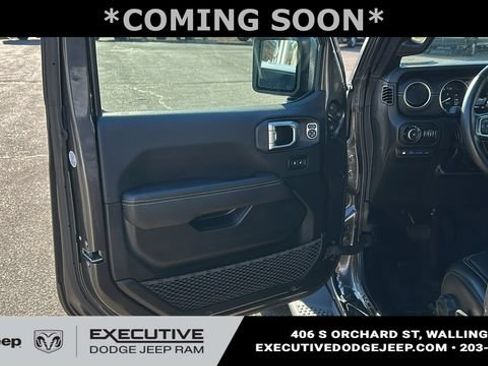 Used 2022 Jeep Wrangler Unlimited Sahara w/ Cold Weather Group AWD/4WD image 8