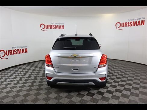 Used 2020 Chevrolet Trax LT w/ LT Convenience Package image 9