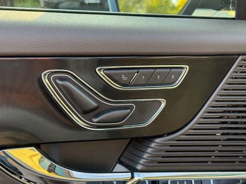 Used 2021 Lincoln Corsair AWD w/ Premium Package image 21