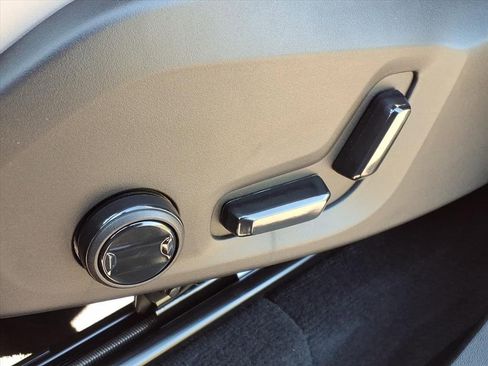 New 2026 Volvo XC90 B6 Plus w/ Protection Package Premier image 16