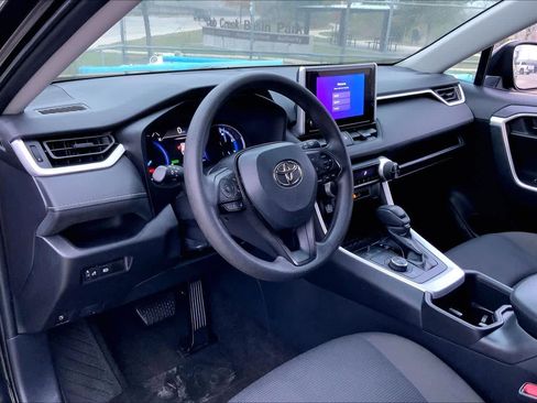 Certified 2025 Toyota RAV4 LE image 17